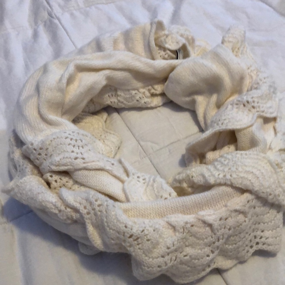 🌧white knit scarf🌧